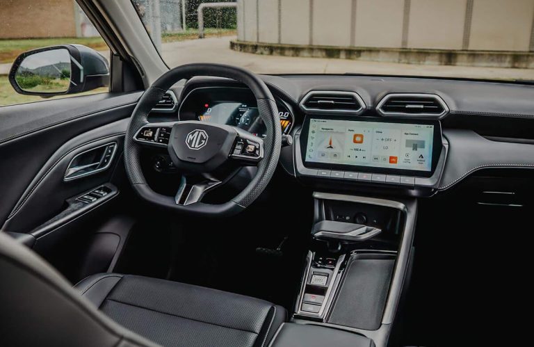 mg-zs-hybrid-interior-02