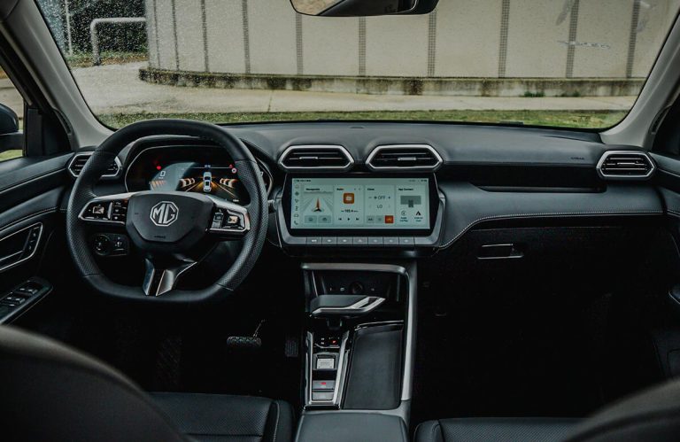 mg-zs-hybrid-interior-04